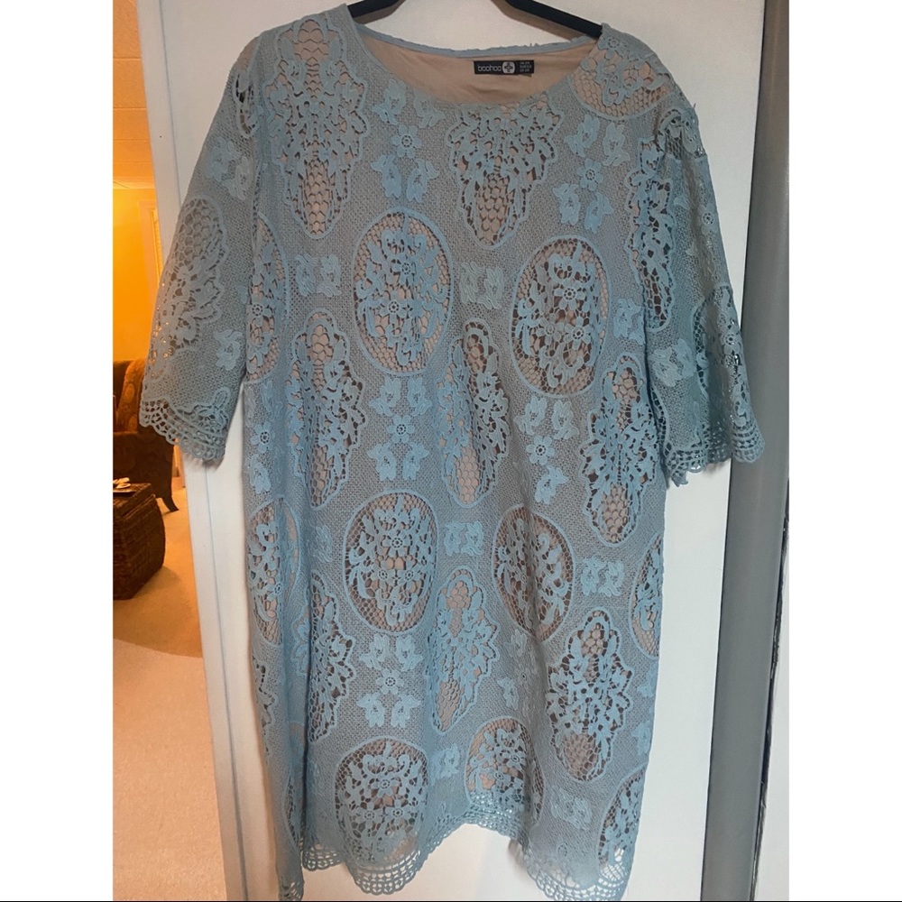 BEAUTIFUL lace BOOHOO dress!